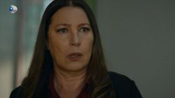 Rezumat „Minciuni de familie”, episodul 64, difuzat în 25 septembrie la Kanal D: Guzide îl confruntă pe Sezai și îi cere să spună adevărul despre Kahraman Rezumat „Minciuni de familie”, episodul 64, difuzat în 25 septembrie la Kanal D: Guzide îl confruntă pe Sezai și îi cere să spună adevărul despre Kahraman